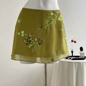 Embroidered mini skirt